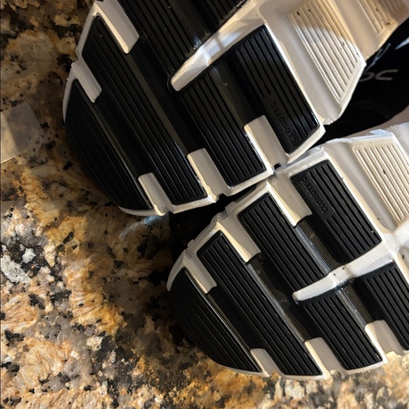 On Cloud sneakers women’s size 8.5 - Picture 8 of 9